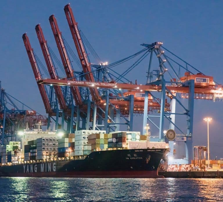 Hamburg: 1.5-Hour Evening Lights Harbour Cruise on a Ship