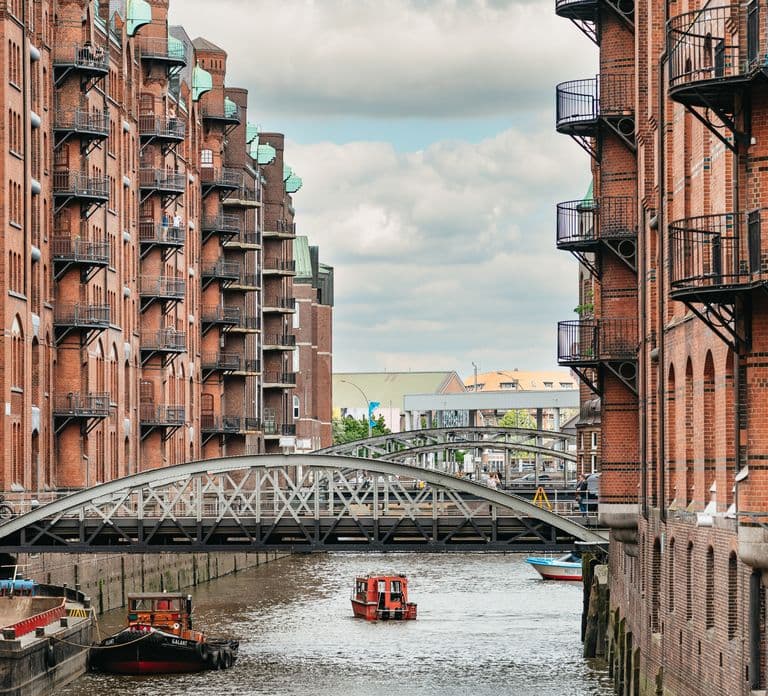 Hamburg: Hop-On Hop-Off Bus with Harbor Cruise