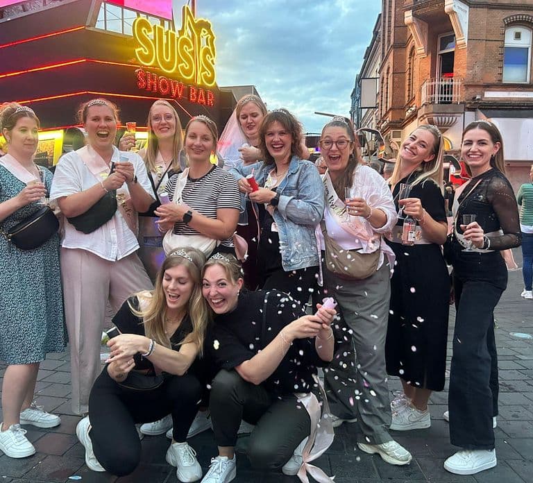 Hamburg: Night Pub Crawl through the Reeperbahn